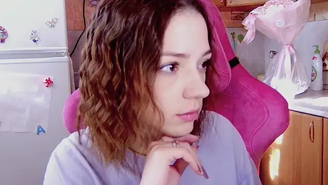 Snapshot of PamBeesly chatting on 02.19.26 PamBeesly online show from 02.19.26