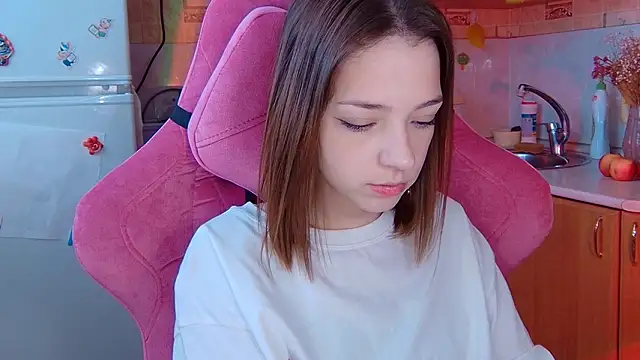 Snapshot of PamBeesly chatting on 03.02.26 PamBeesly online show from 03.02.26