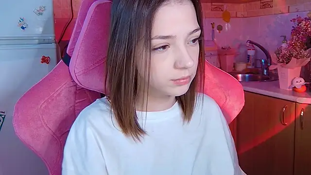 Snapshot of PamBeesly chatting on 03.22.26 PamBeesly online show from 03.22.26