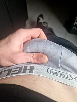 Snapshot of guilove5 chatting on 02.02.25 guilove5 online show from 02.02.25