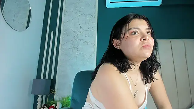 Snapshot of Zoe_Cheshire chatting on 02.25.25 Zoe Cheshire online show from 02.25.25