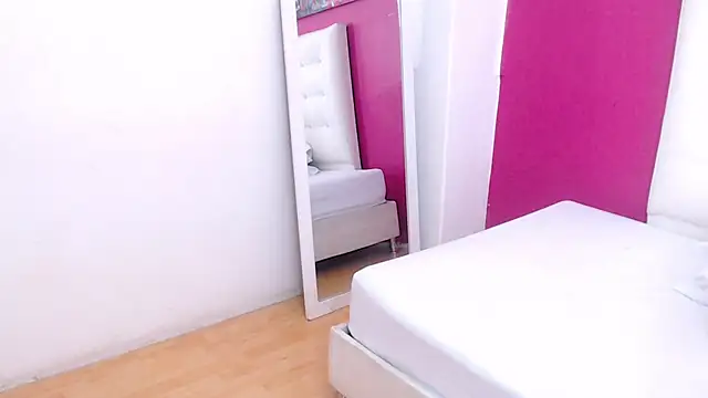 Snapshot of tinyy_whore18 chatting on 01.30.25 tinyy whore18 online show from 01.30.25