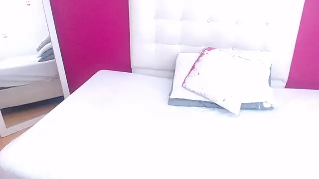 Snapshot of tinyy_whore18 chatting on 02.18.25 tinyy whore18 online show from 02.18.25