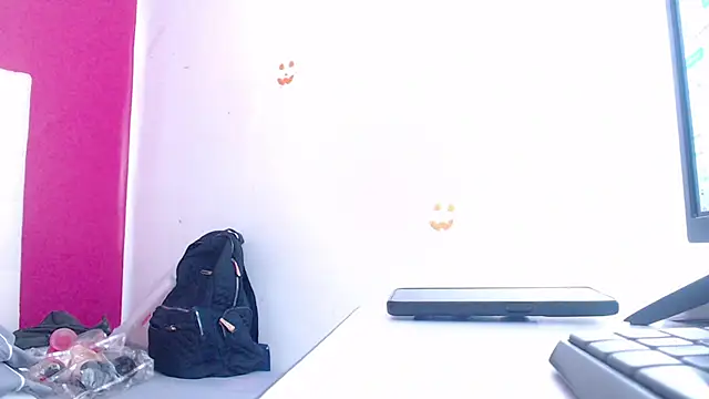 Snapshot of tinyy_whore18 chatting on 02.26.25 tinyy whore18 online show from 02.26.25