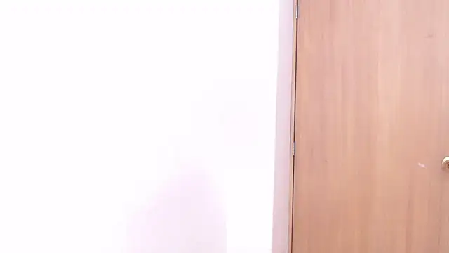 Snapshot of tinyy_whore18 chatting on 03.18.25 tinyy whore18 online show from 03.18.25