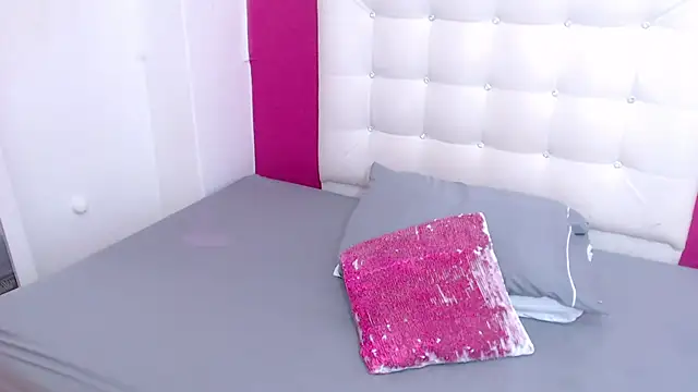 Snapshot of tinyy_whore18 chatting on 03.22.25 tinyy whore18 online show from 03.22.25