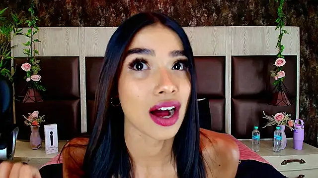 Snapshot of Bella_Smiith_ chatting on 09.24.25 Bella Smiith online show from 09.24.25