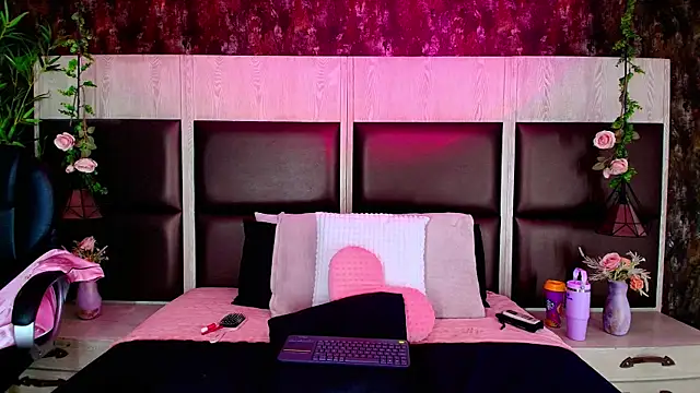 Snapshot of Bella_Smiith_ chatting on 10.03.25 Bella Smiith online show from 10.03.25