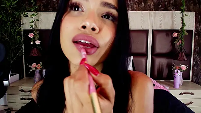 Snapshot of Bella_Smiith_ chatting on 11.05.25 Bella Smiith online show from 11.05.25