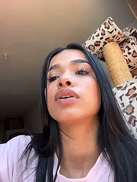 Snapshot of Bella_Smiith_ chatting on 11.25.25 Bella Smiith online show from 11.25.25