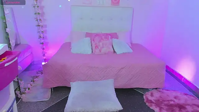 ScarlettDreamss7 online show from 12.17.25