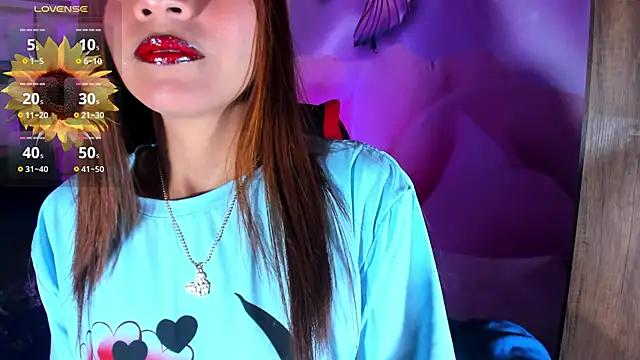 Snapshot of emili_clark chatting on 11.20.25 emili clark online show from 11.20.25