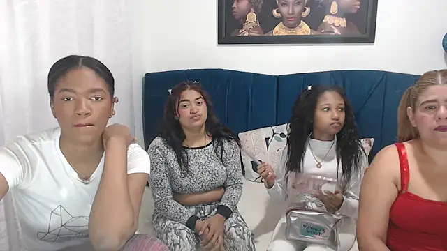 Snapshot of LITTLEDOLLHOT chatting on 03.20.25 LITTLEDOLLHOT online show from 03.20.25