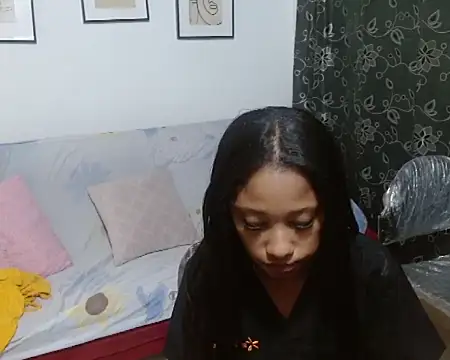 Snapshot of LITTLEDOLLHOT chatting on 11.27.25 LITTLEDOLLHOT online show from 11.27.25