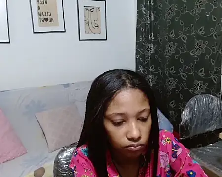 Snapshot of LITTLEDOLLHOT chatting on 12.01.25 LITTLEDOLLHOT online show from 12.01.25