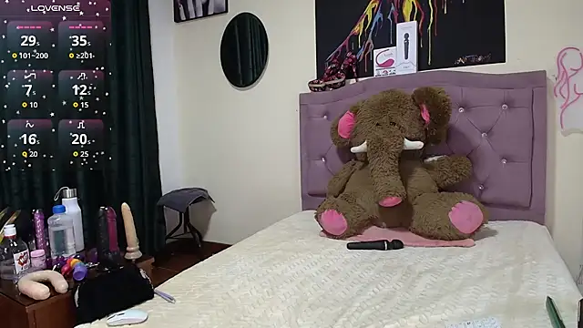 Emmie Hot online show from 09.26.25