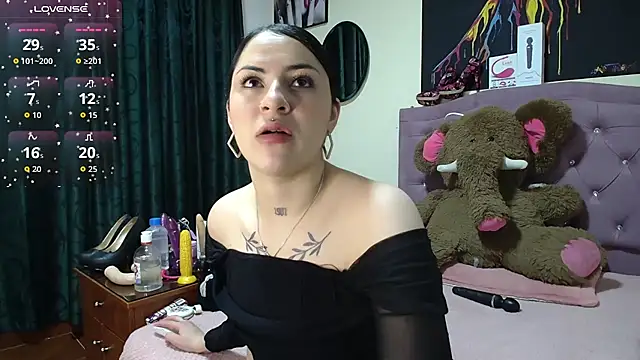 Emmie Hot online show from 11.22.25