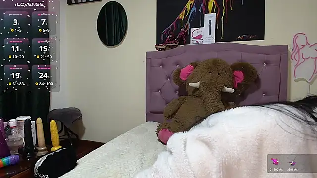 Emmie Hot online show from 11.27.25