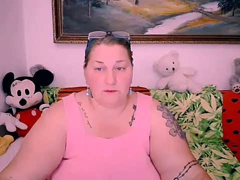 Snapshot of mayamayx chatting on 10.14.25 mayamayx online show from 10.14.25