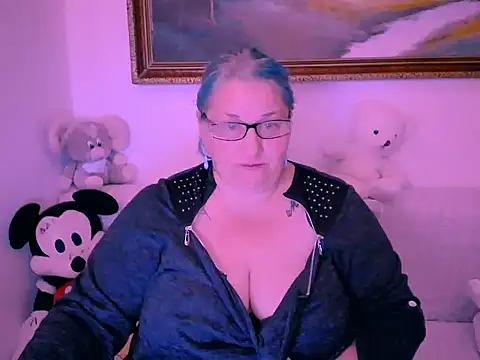 Snapshot of mayamayx chatting on 11.01.25 mayamayx online show from 11.01.25