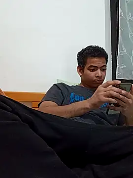 Snapshot of cingonduro chatting on 11.12.25 cingonduro online show from 11.12.25