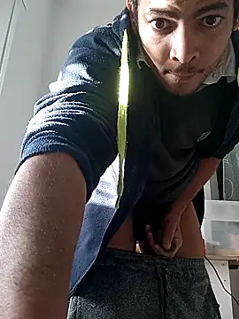 Snapshot of cingonduro chatting on 11.30.25 cingonduro online show from 11.30.25