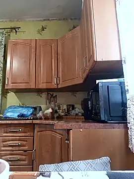 Laura Kiss online show from 12.14.25