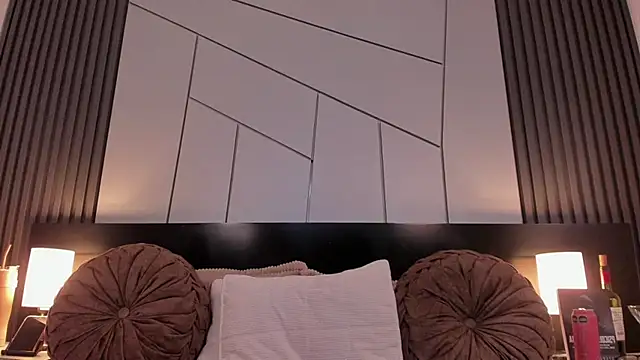 Snapshot of fiorella_paris chatting on 11.08.25 fiorella paris online show from 11.08.25