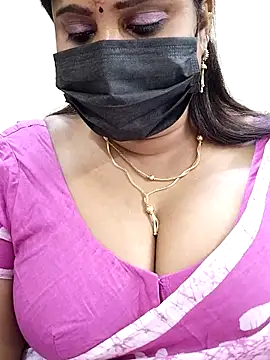 Snapshot of Queenflowerr chatting on 02.14.25 Queenflowerr online show from 02.14.25