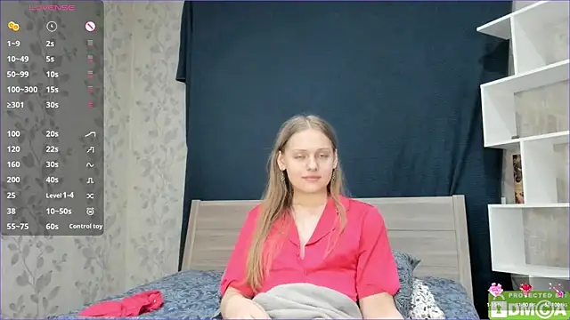 Snapshot of onelovelyalice chatting on 02.01.25 onelovelyalice online show from 02.01.25