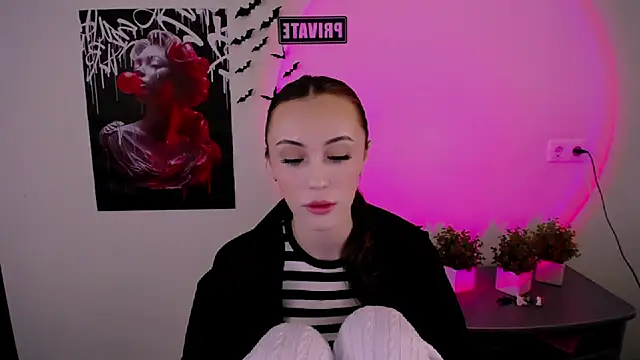 Nikonara Love online show from 03.12.25