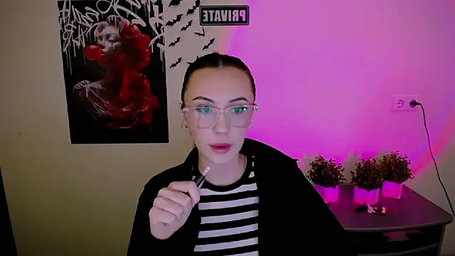 Nikonara Love online show from 03.12.25