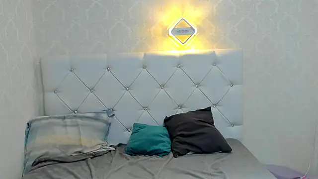 GladysHewell online show from 01.30.25