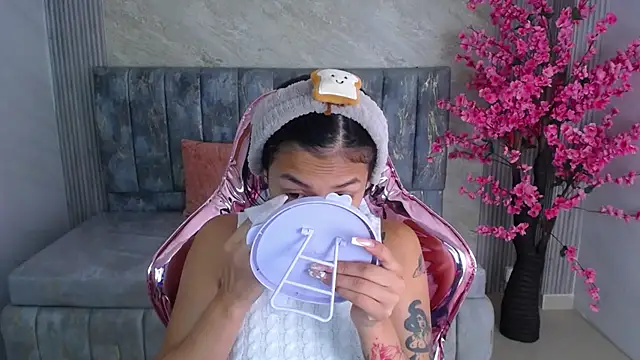 Snapshot of lilith_petit_sub chatting on 01.22.25 lilith petit sub online show from 01.22.25