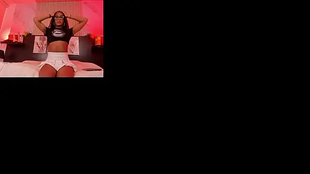 Snapshot of nahomy_james25 chatting on 02.14.26 nahomy james25 online show from 02.14.26