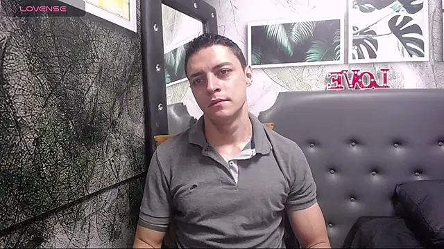 Snapshot of Frank_Millers chatting on 02.10.25 Frank Millers online show from 02.10.25