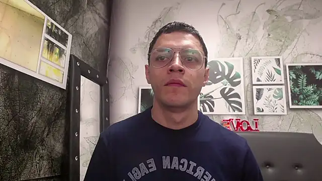 Snapshot of Frank_Millers chatting on 09.12.25 Frank Millers online show from 09.12.25