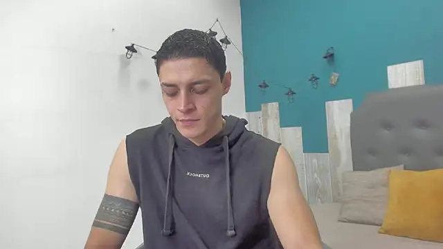 Snapshot of Frank_Millers chatting on 10.02.25 Frank Millers online show from 10.02.25