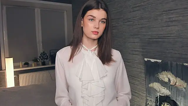 Snapshot of FloraDobb chatting on 02.02.25 FloraDobb online show from 02.02.25