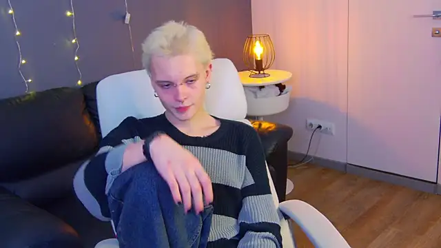 Snapshot of DemianEnglen chatting on 01.21.25 DemianEnglen online show from 01.21.25