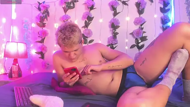 izan 20 online show from 04.14.26