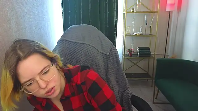 Snapshot of Manic_pixie_ chatting on 01.26.25 Manic pixie online show from 01.26.25