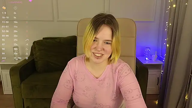 Snapshot of Manic_pixie_ chatting on 02.07.25 Manic pixie online show from 02.07.25