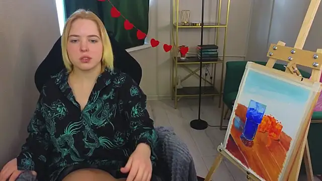 Snapshot of Manic_pixie_ chatting on 02.16.25 Manic pixie online show from 02.16.25