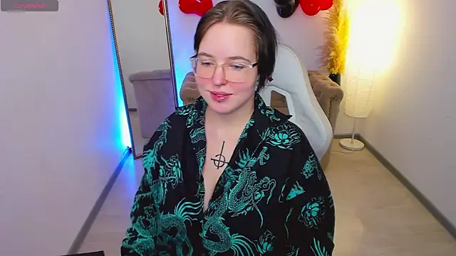 Snapshot of Manic_pixie_ chatting on 02.12.26 Manic pixie online show from 02.12.26