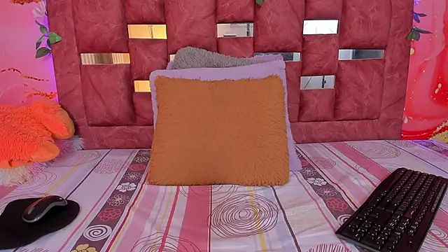 scarlett  evans  online show from 03.08.25