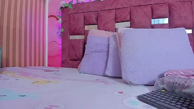 scarlett  evans  online show from 09.22.25