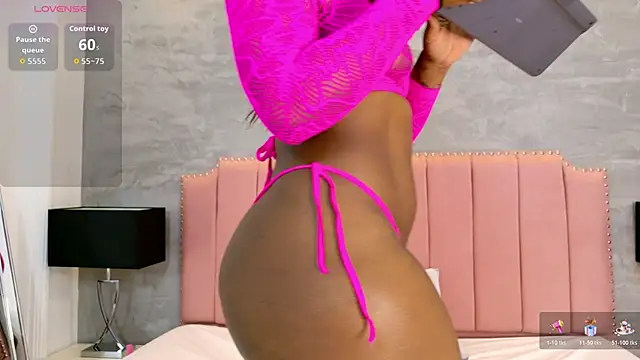 Alaia Colins online show from 12.19.25