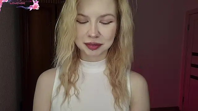 LynetHakes online show from 05.28.26