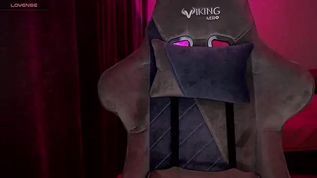 Ohmy Nora  online show from 03.06.25